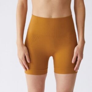 NWOT SET Active SculptFlex® Ribbed Bike Shorts in Glow